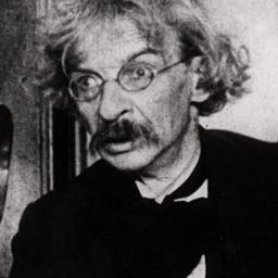 Jan Hieronimko 飾演 The Village Doctor