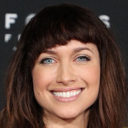 瑪雅拉·沃許 - Young Blood演員 飾演Ama Mendoza