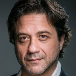 恩里克·阿爾塞 飾演 Jesus Fuentes