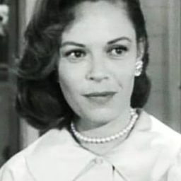 Dee Carroll - Get to Know Your Rabbit演員 飾演Secretary (uncredited)