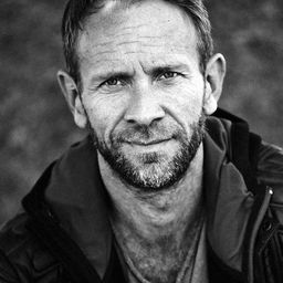 Søren Høy 飾演 Himself (The journalist)