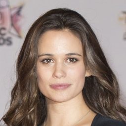 露絲盧卡斯 飾演 Mati Vargnier