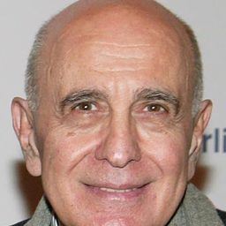 George Morfogen 飾演 Grandpa Marconi