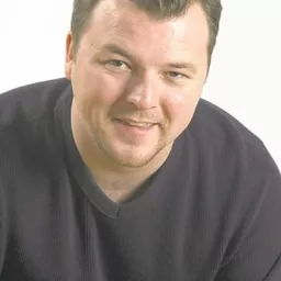 Cory Wojcik 飾演 Coach Becker