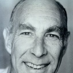 John Bennes - 是誰搞的鬼演員 飾演Old Man