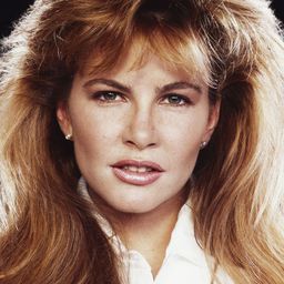 Tawny Kitaen 飾演 Linda Brewster