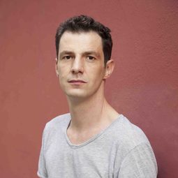 Frédéric Moulin - 巴治奧：神奇小馬尾演員 飾演dottor Pasquet