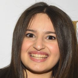 Chloe Hechter - 魔幻森林演員 飾演Young Wolf #3 (voice)