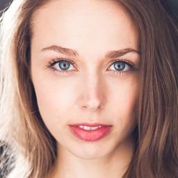 Jessica Renee Russell 飾演 Amy