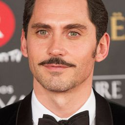 帕可·李昂 飾演 como Alex