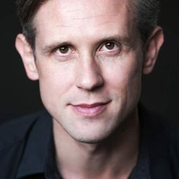 Ian Hallard 飾演 Gary Talbot
