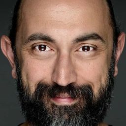 Tolga Yeter - 收費員之歌演員 飾演Mustafa