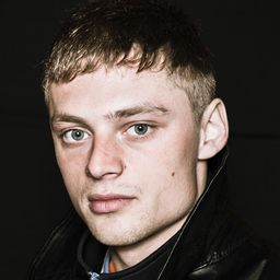 尤納斯·史謬德斯 飾演 Richie