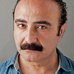 成吉茲·博茲庫爾特 飾演 Nafi