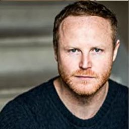 Gary Lamont 飾演 Mr. Brian