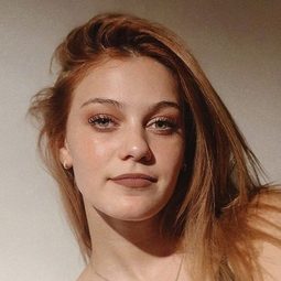 Carolina Domenech 飾演 Allegra