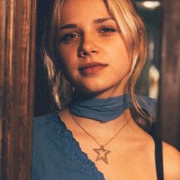 Nell Cattrysse 飾演 Dorien