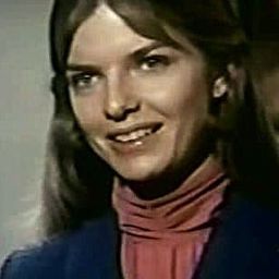 Tarah Nutter 飾演 Sandy