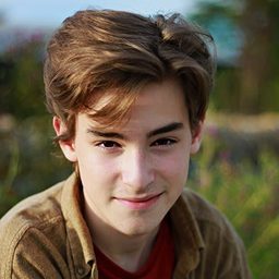 Hunter Trammell 飾演 Matthew Sfikas