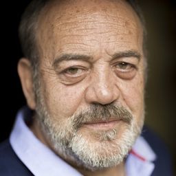 提托·瓦維德 飾演 Max