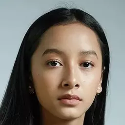 維杜利·普特利 飾演 Sally