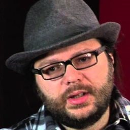 Carlo Shalom Hintermann 飾演 