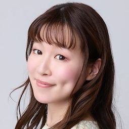 小堀幸 飾演 Riko Nagase (voice)