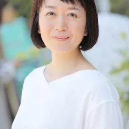 正木佐和 飾演 Antique Shop Owner