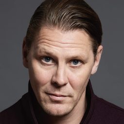 Gijs Naber 飾演 Ronald Koeman