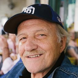 Alkis Panagiotidis 飾演 Andreas Le Grand