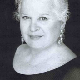 Silvana De Santis 飾演 Ada