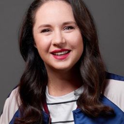 Mel Buttle 飾演 Shaz