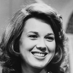 李·帕爾德爾 飾演 Jerri Jo Hopper