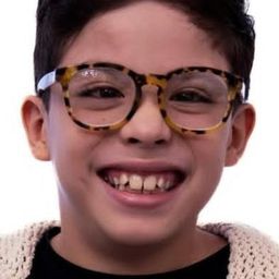 Julián Tello 飾演 Lucca