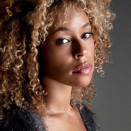 瑪麗·魯伊斯 飾演 Félix's Girlfriend