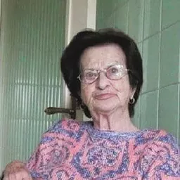 Natalia Akerman 飾演 Self (voice)