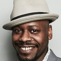 馬爾科姆·巴雷特 飾演 John