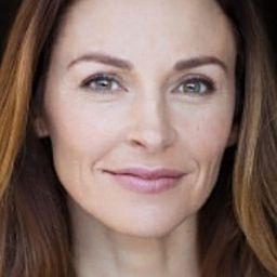 Lisa Bailey - 小魚演員 飾演Suzy