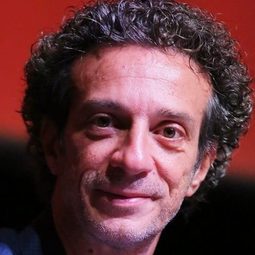 Salvatore Ficarra 飾演 Salvatore "Salvo"