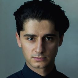 勞蘭·塔勒布 - 喪蒲夜柏林演員 飾演Mennrich