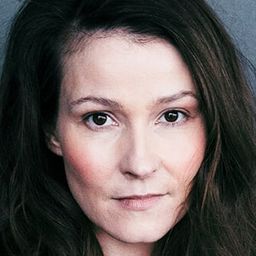 Anna Gunndís Guðmundsdóttir 飾演 Katrin