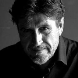 Agostino Chiummariello 飾演 Direttore della fabbrica