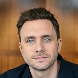 馬丁·瓦爾斯特倫 飾演 Martin Borhulth