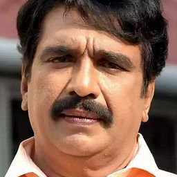 Cochin Haneefa 飾演 Yela Annan