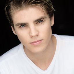 傑·達菲 - 英俊的惡魔演員 飾演Victor