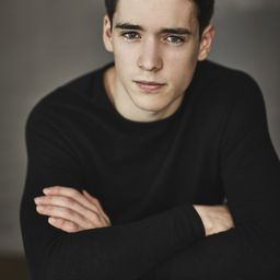 馬可斯·魯伊斯 飾演 Bruno