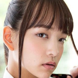 安部未華子 飾演 M02