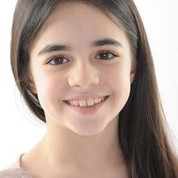 Nicole Cadeddu 飾演 Carlotta