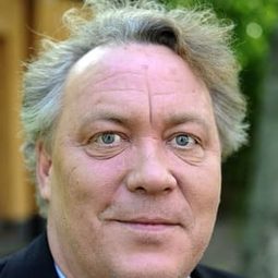 利夫·安德烈 飾演 Gunnar