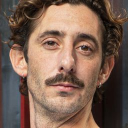 安瑞克·奧奎爾 飾演 David